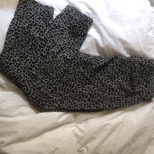 Cropped leopard print pants